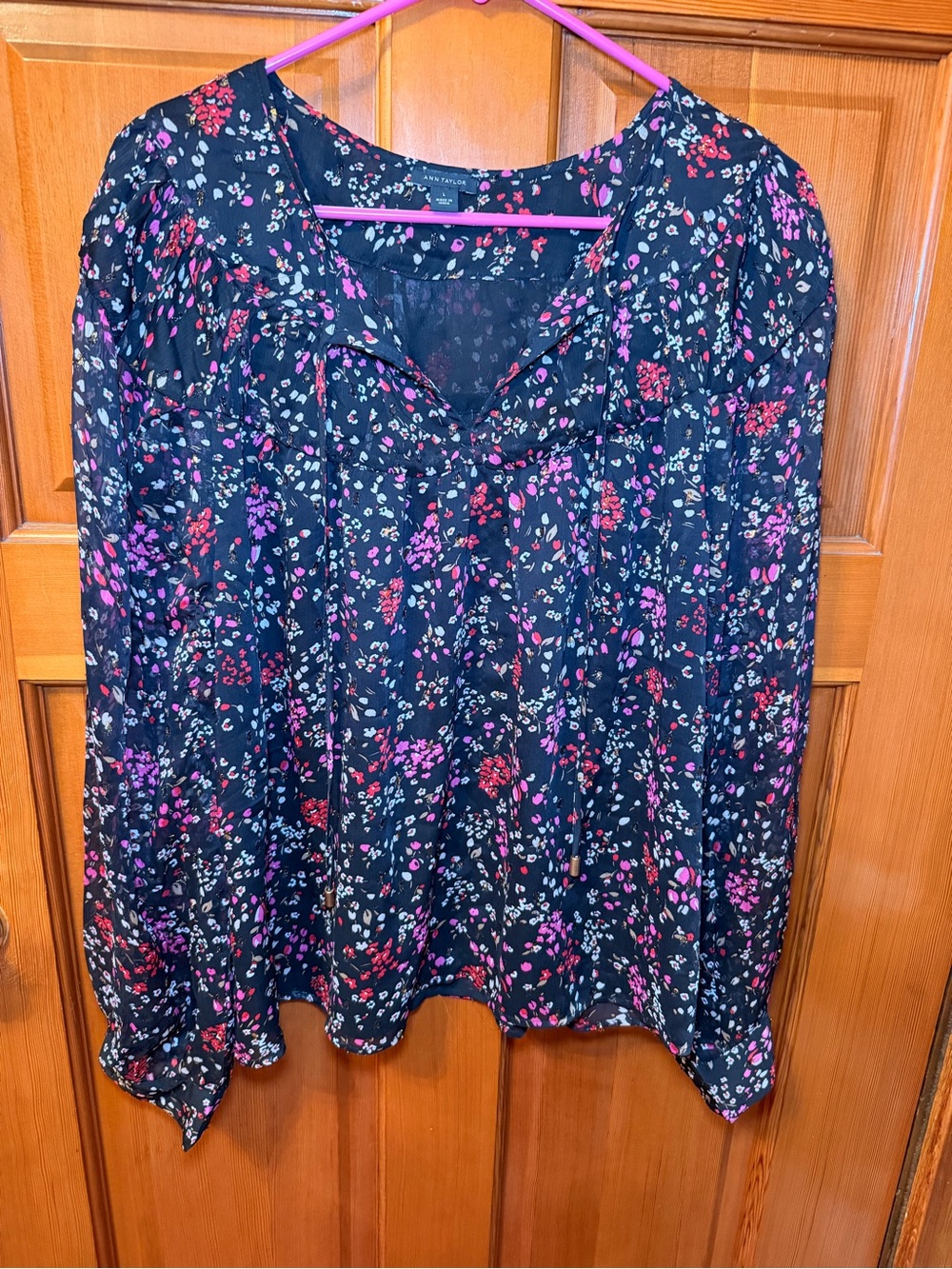 Ann Taylor Black Floral Long-Sleeve V-Neck Blouse; metallic